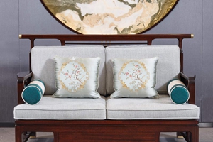 新中式家具白色衣柜清洁方法